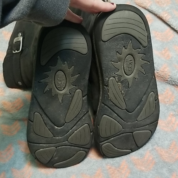 Black uggs - Picture 3 of 5